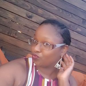 Meet your Posher, Monica